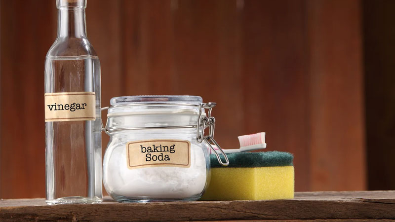 Vệ sinh lavabo bằng giấm trắng và baking soda